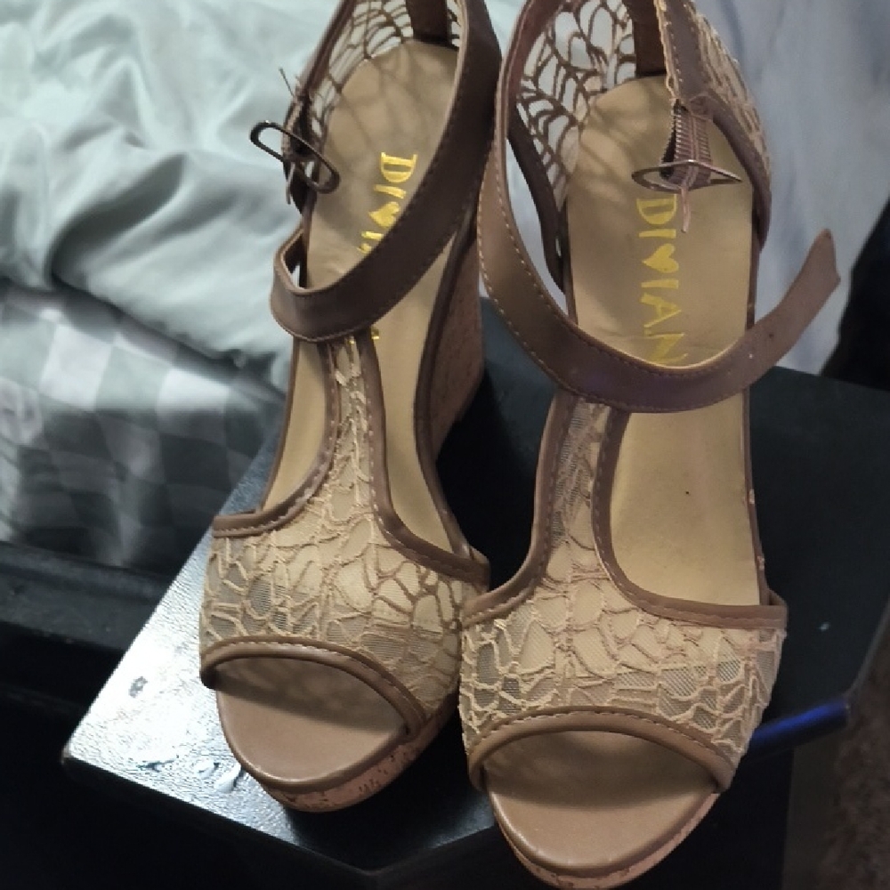Women's Lace Peep Toe Heels - Brown